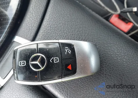 2018 Mercedes-Benz E 300 z USA, uszkodzony, nr VIN WDDZF4JB2JA396981